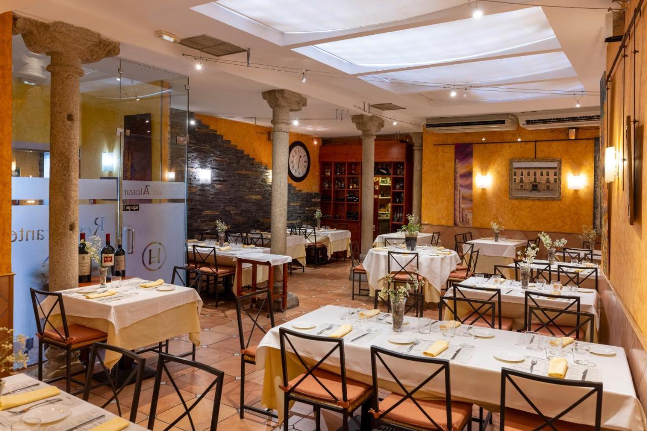 Hostal Restaurante Puerta Del Alcazar Avila Bagian luar foto