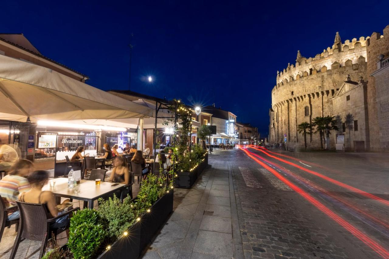 Hostal Restaurante Puerta Del Alcazar Avila Bagian luar foto
