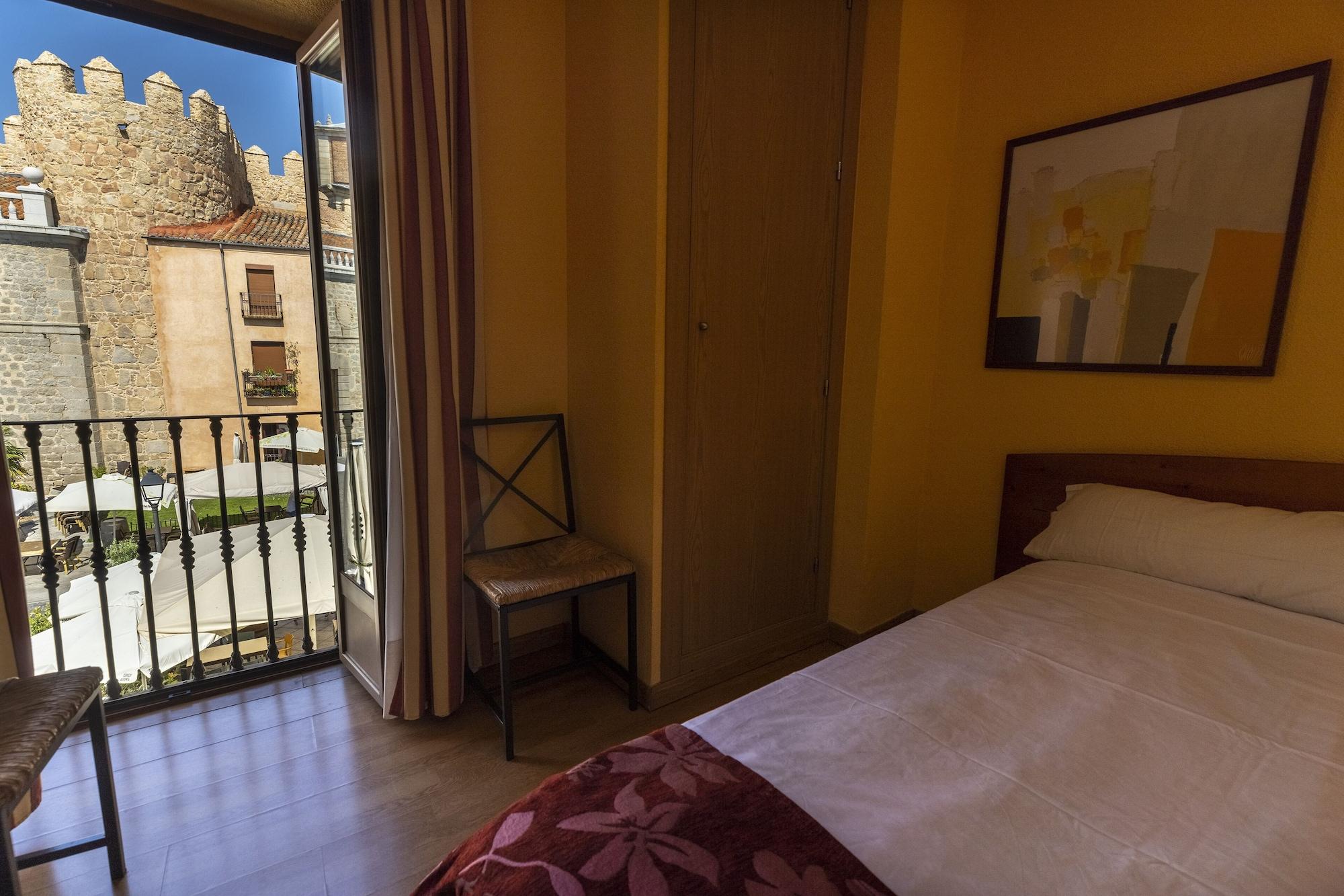 Hostal Restaurante Puerta Del Alcazar Avila Bagian luar foto