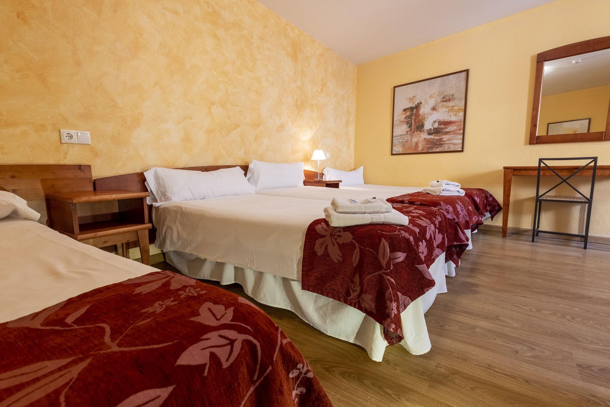 Hostal Restaurante Puerta Del Alcazar Avila Bagian luar foto
