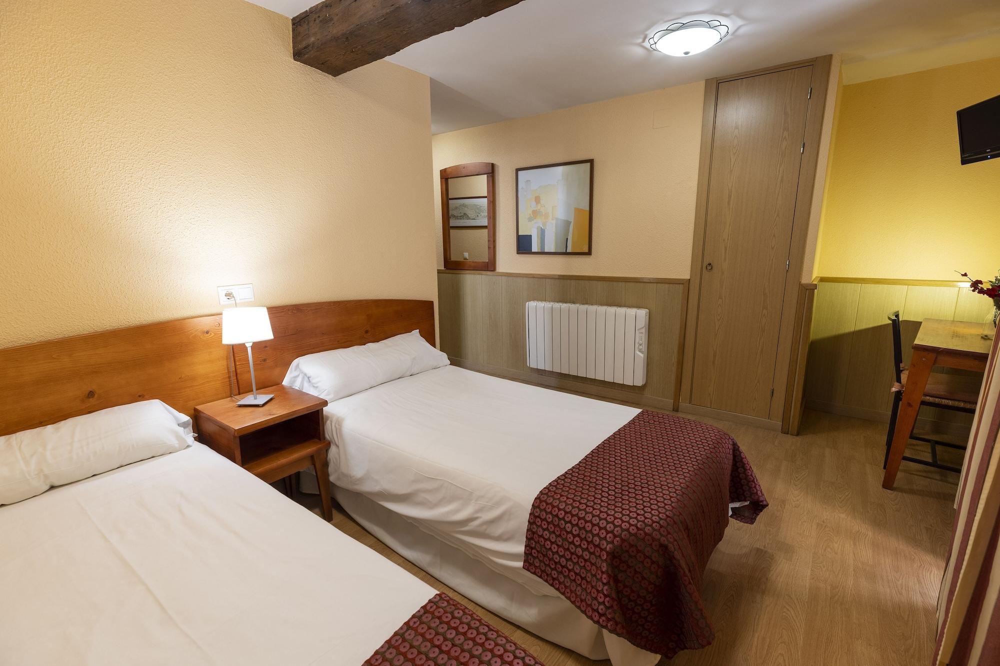 Hostal Restaurante Puerta Del Alcazar Avila Bagian luar foto
