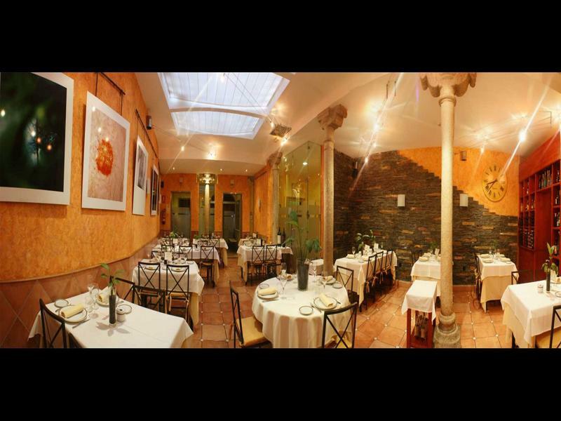 Hostal Restaurante Puerta Del Alcazar Avila Bagian luar foto