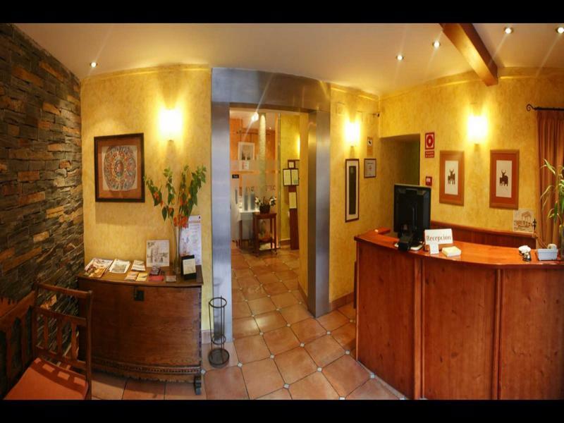 Hostal Restaurante Puerta Del Alcazar Avila Bagian luar foto